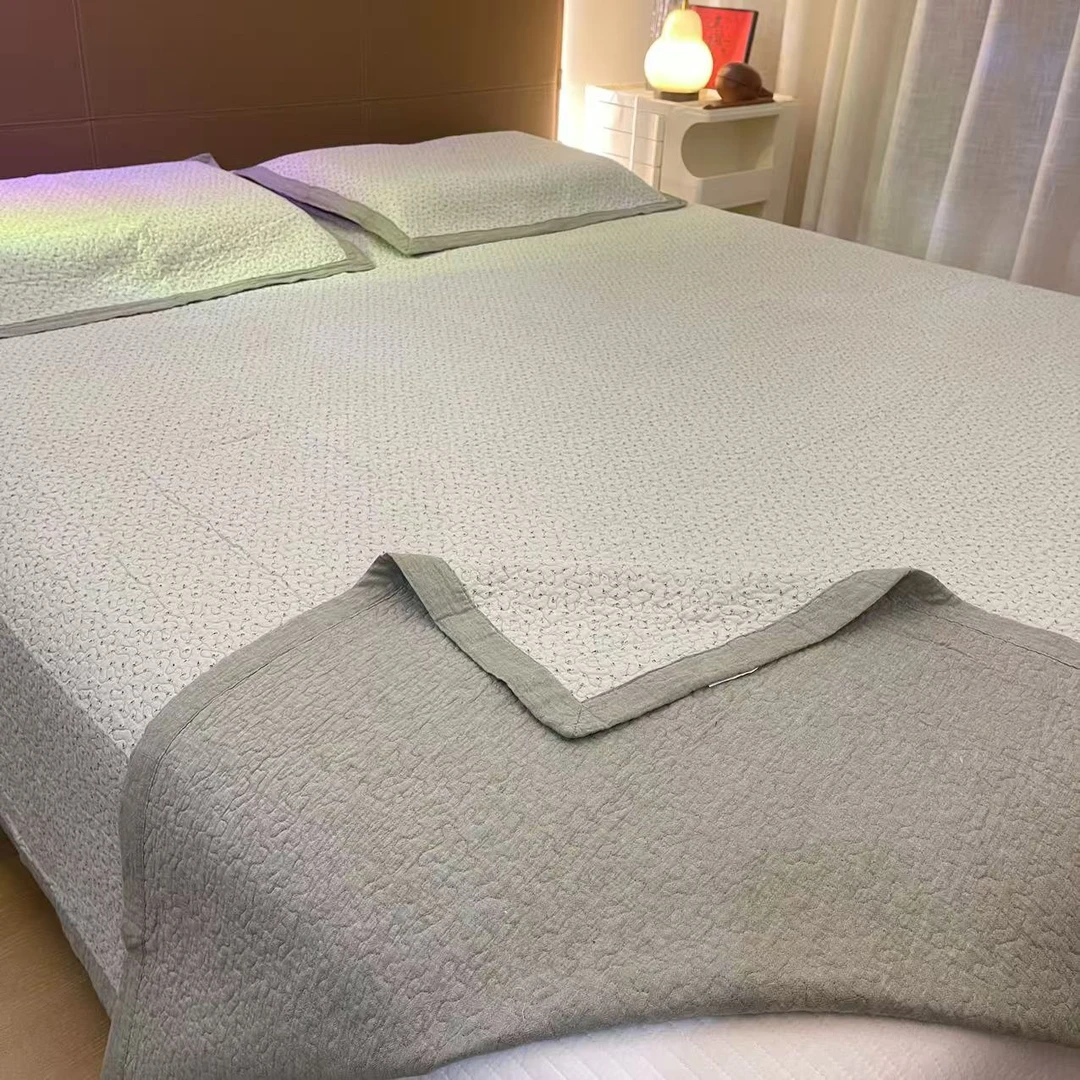 色织砂洗230*250三件套剪花绗缝夹棉床盖