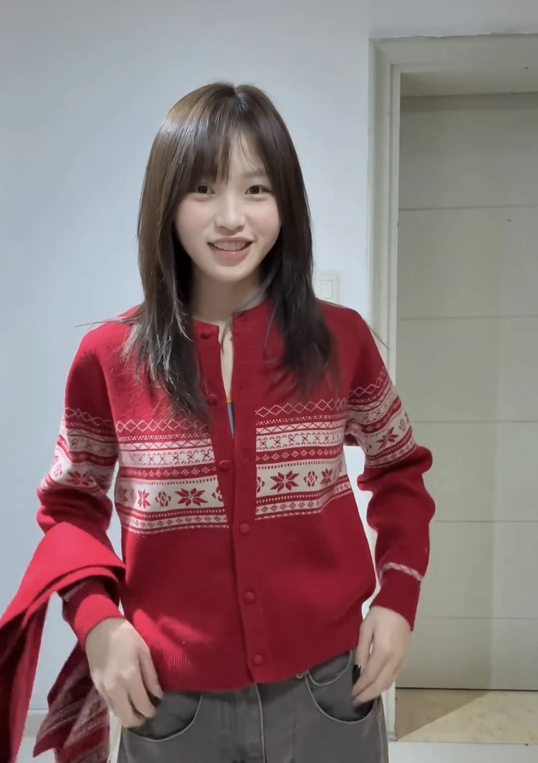 韩版复古红圣诞氛围感针织毛开衫女秋冬2025爆款洋气宽松百搭上衣