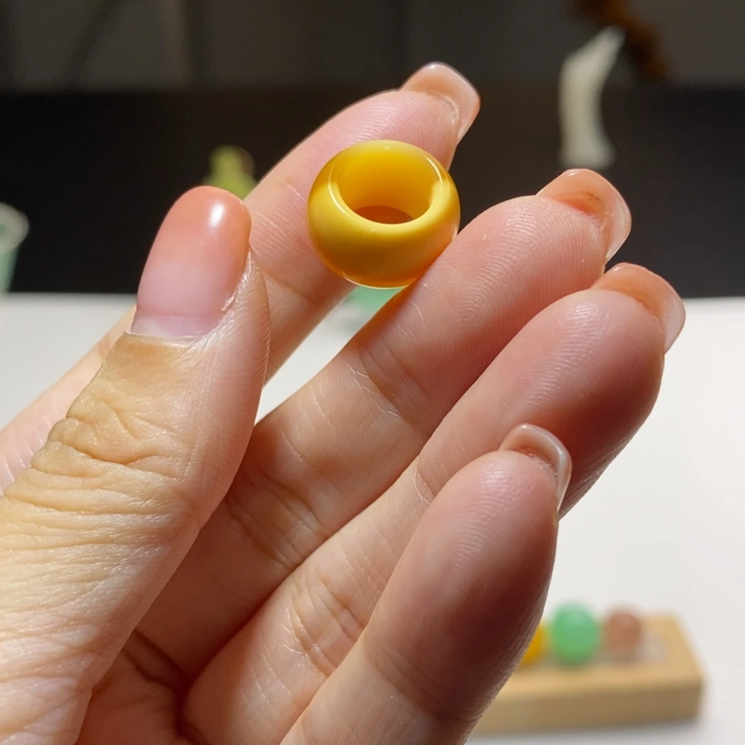 石英质玉（缅黄）未镶嵌颈饰