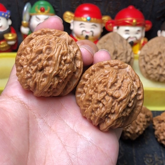 文玩核桃吊坠39白狮子