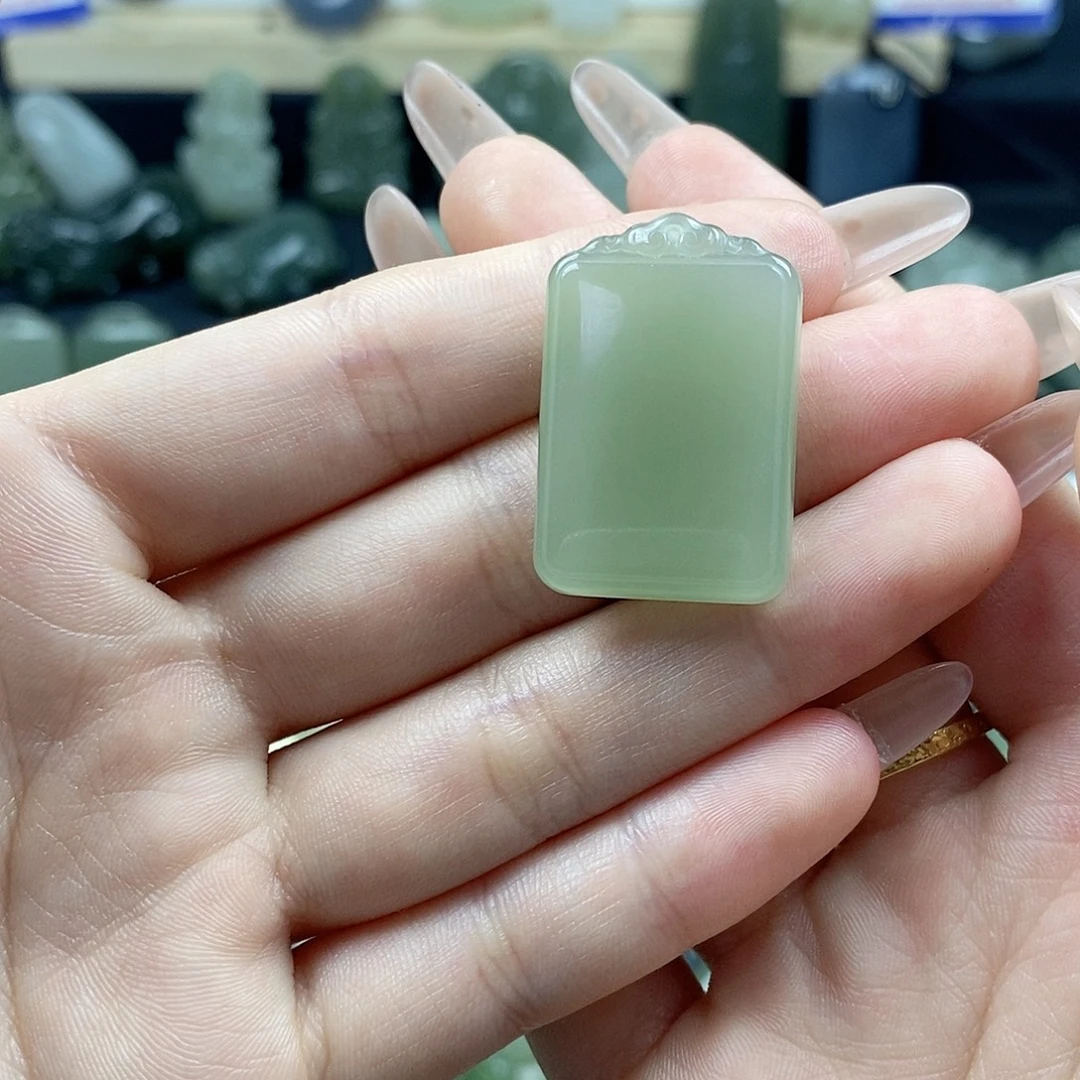 和田玉未镶嵌颈饰无事牌