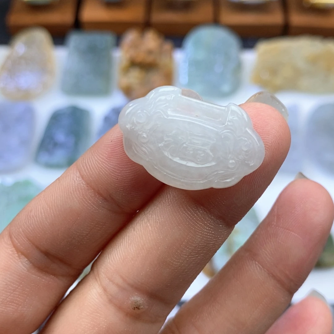 定制翡翠未镶嵌锁