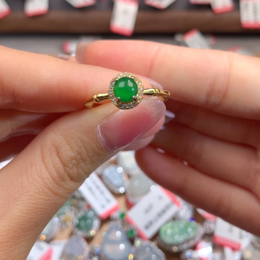 翡翠挂件未镶嵌蛋面