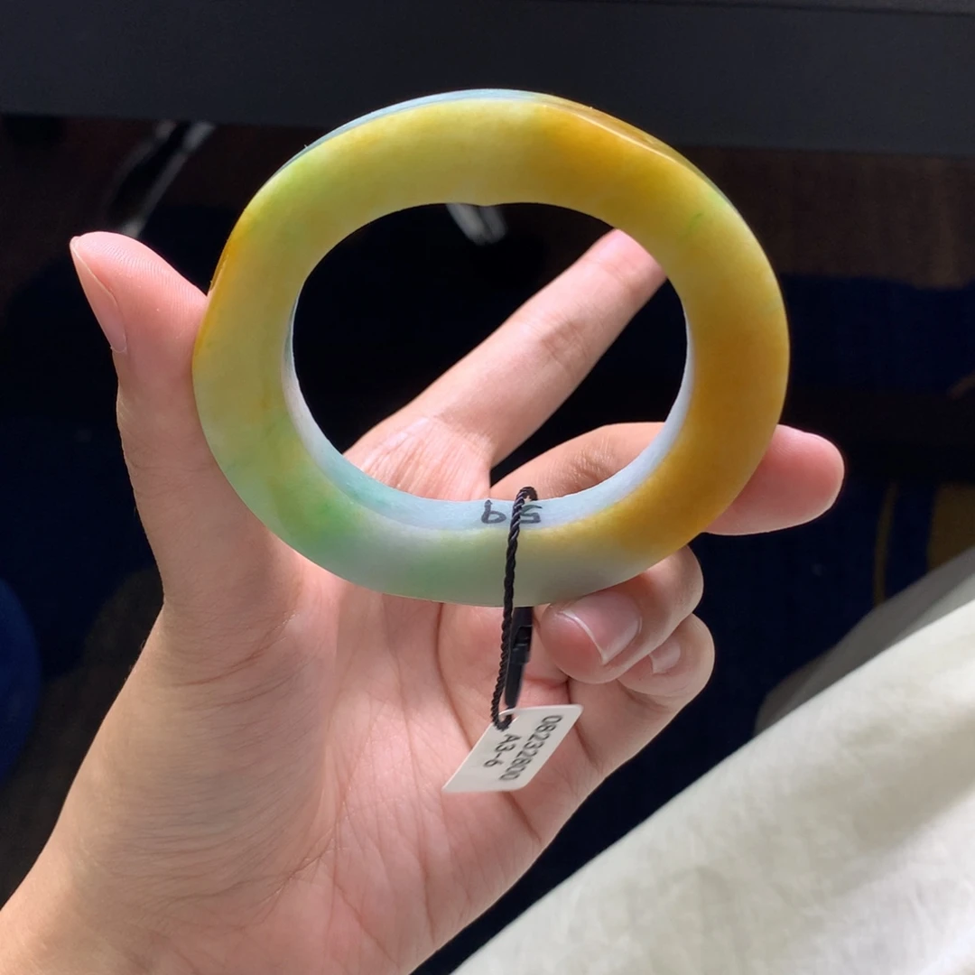 用***已未镶嵌黄加绿定制翡翠