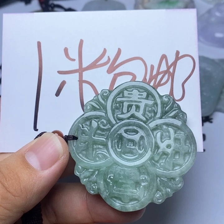翡翠未镶嵌颈饰z***?翡翠