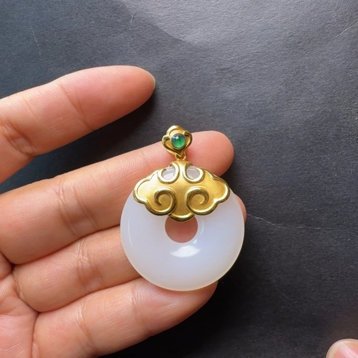 和田玉18K金镶嵌颈饰