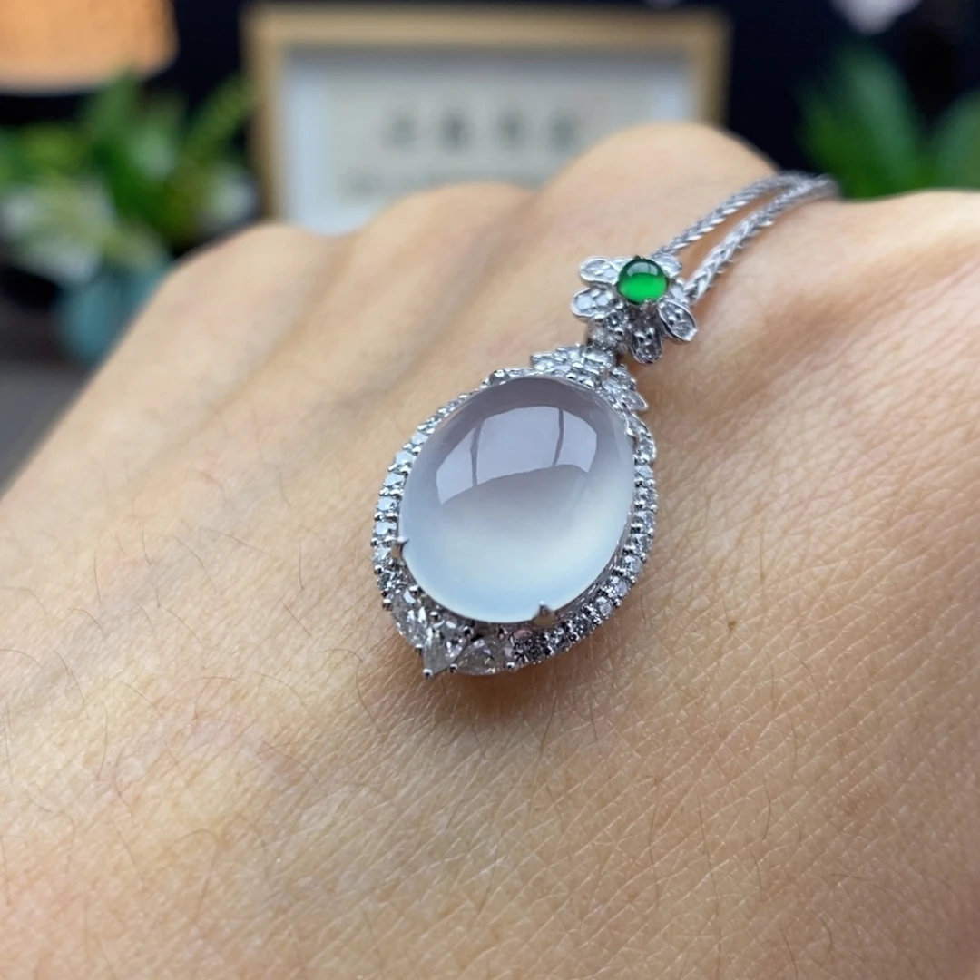 翡翠18K金镶嵌颈饰吊坠