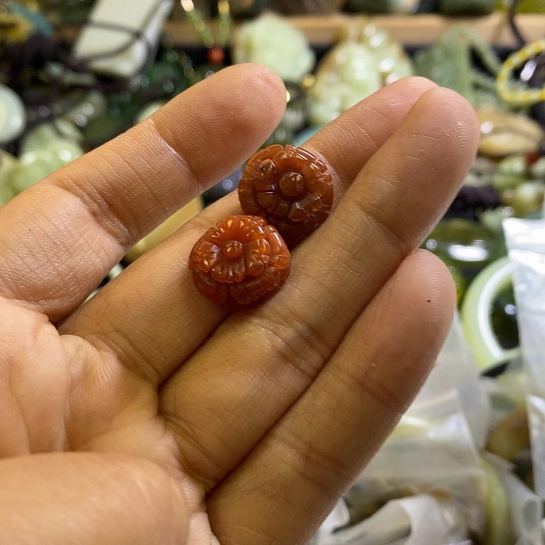 岫玉未镶嵌耳环一对