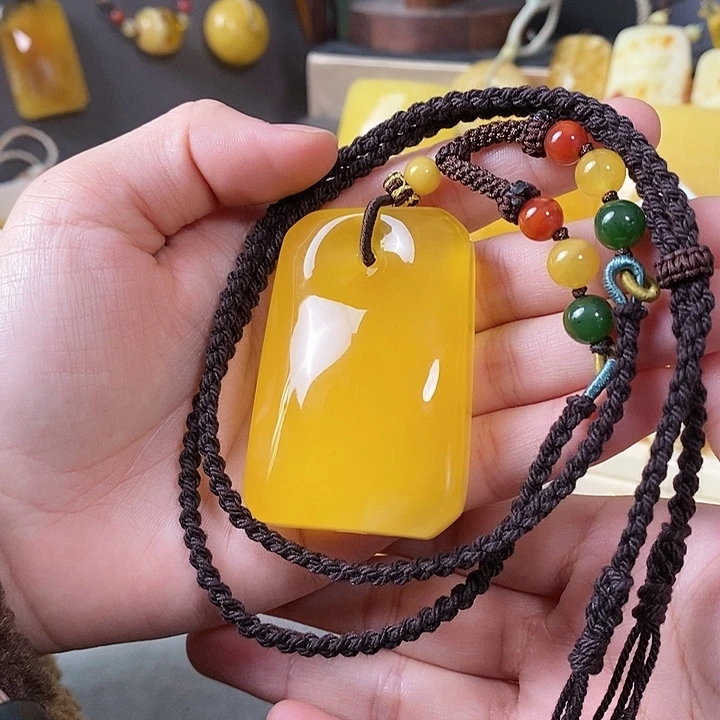 琥珀未镶嵌裸石无事牌