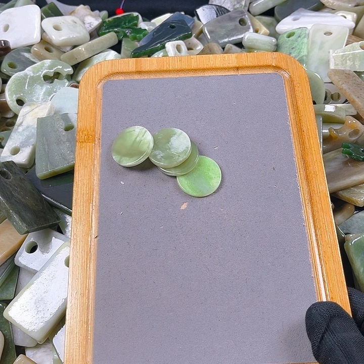 吉****和田玉（糖玉）未镶嵌珠宝半成品