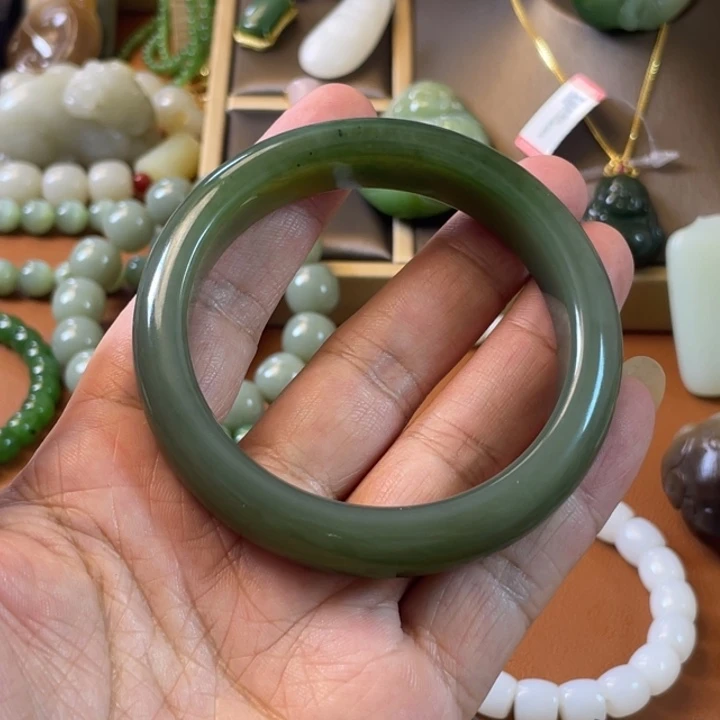 和田玉手镯未镶嵌