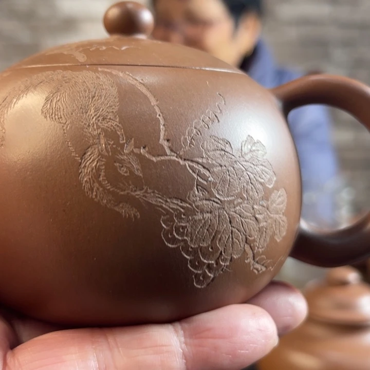 @***哥紫砂艺术展是中华传统