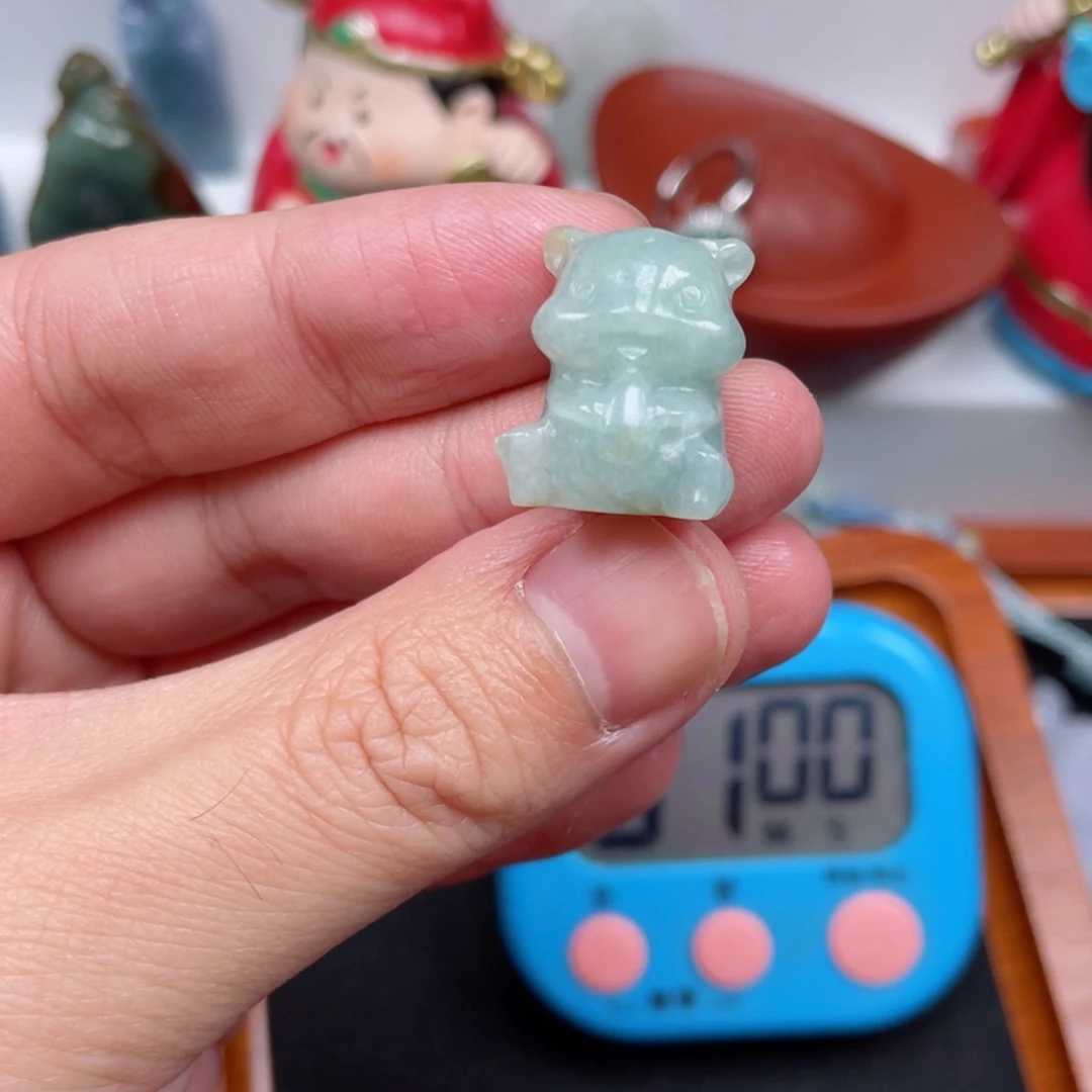 翡翠颈饰未镶嵌T***?松鼠