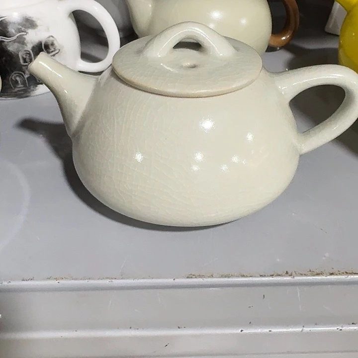 主人杯一个，瓷。。。品茗