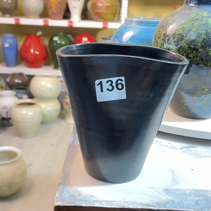 花瓶白泥高20口18口12。136