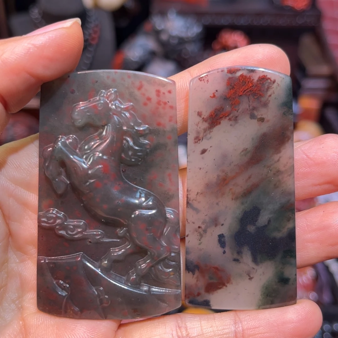 石材头*桂林鸡血玉马牌吊坠