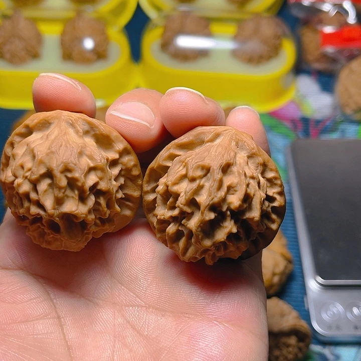 文玩核桃吊坠龙鳞纹