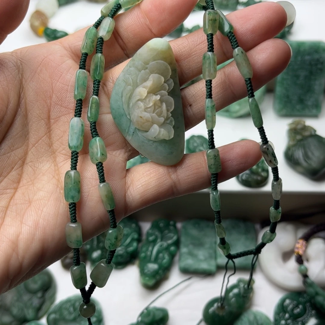 独山玉未镶嵌挂件