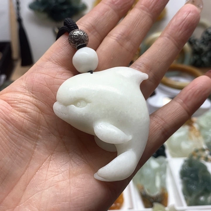 蛇纹石玉颈饰未镶嵌