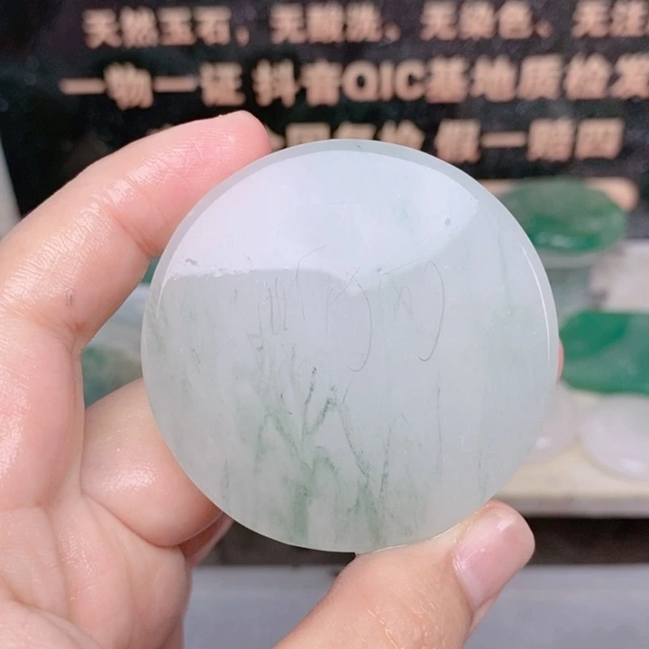 (***)石英质玉未镶嵌颈饰