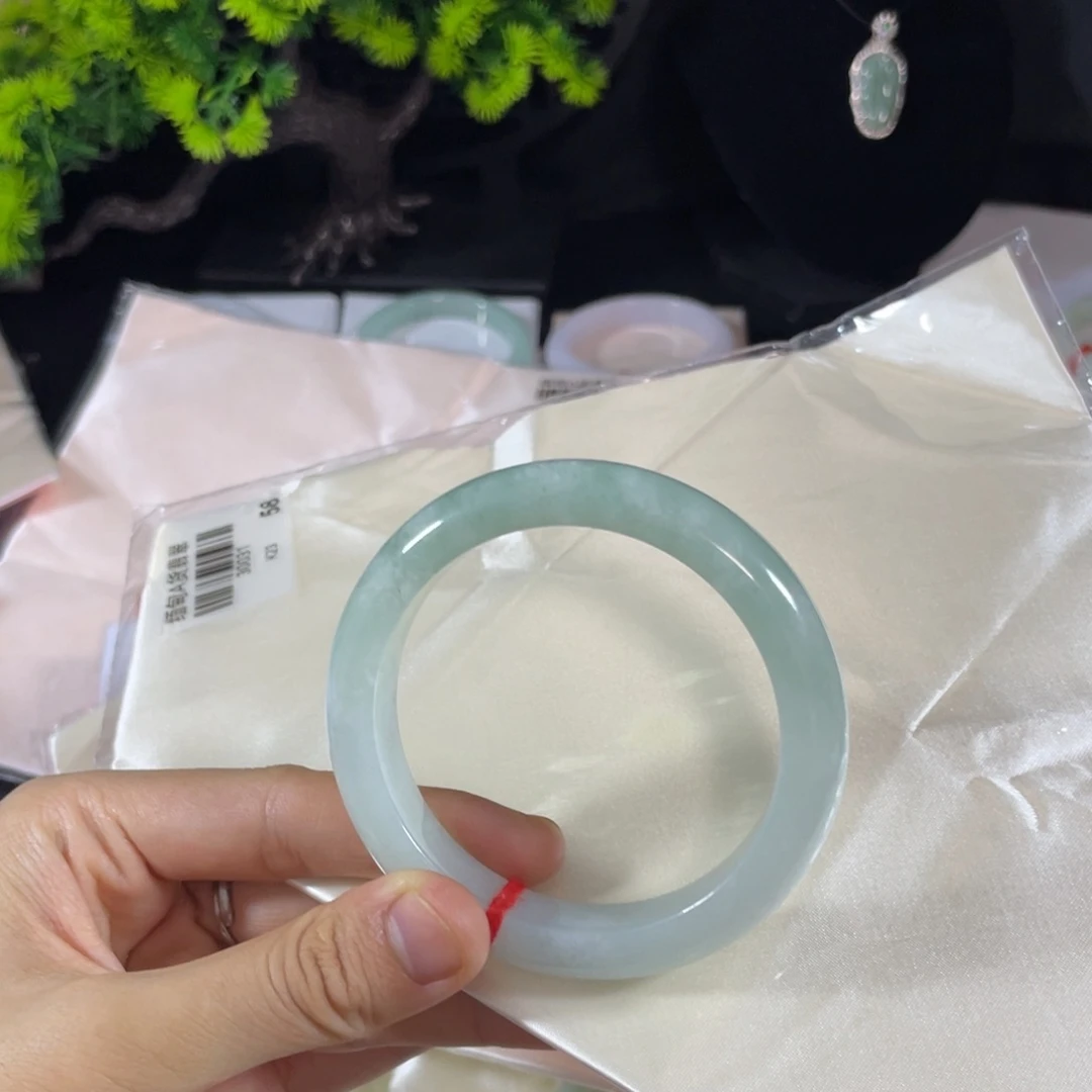 未镶嵌手镯翡翠Y***1天然翡翠手镯