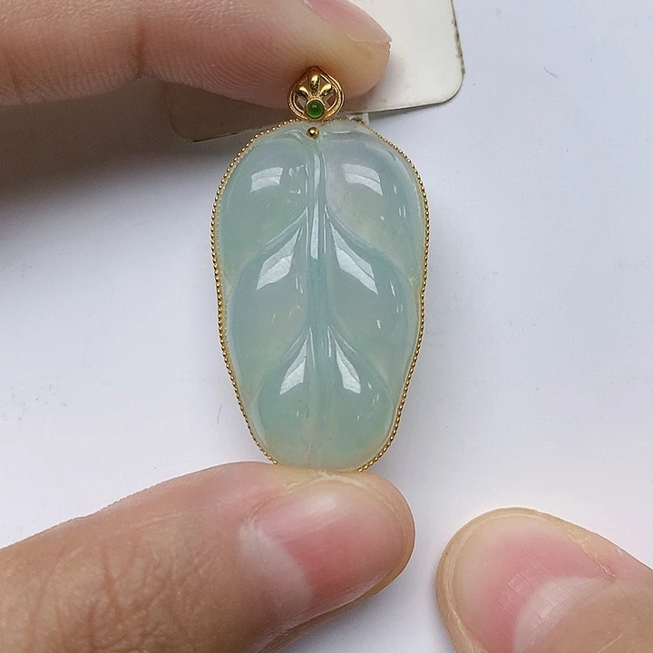 颈饰18K金镶嵌翡翠天然翡翠