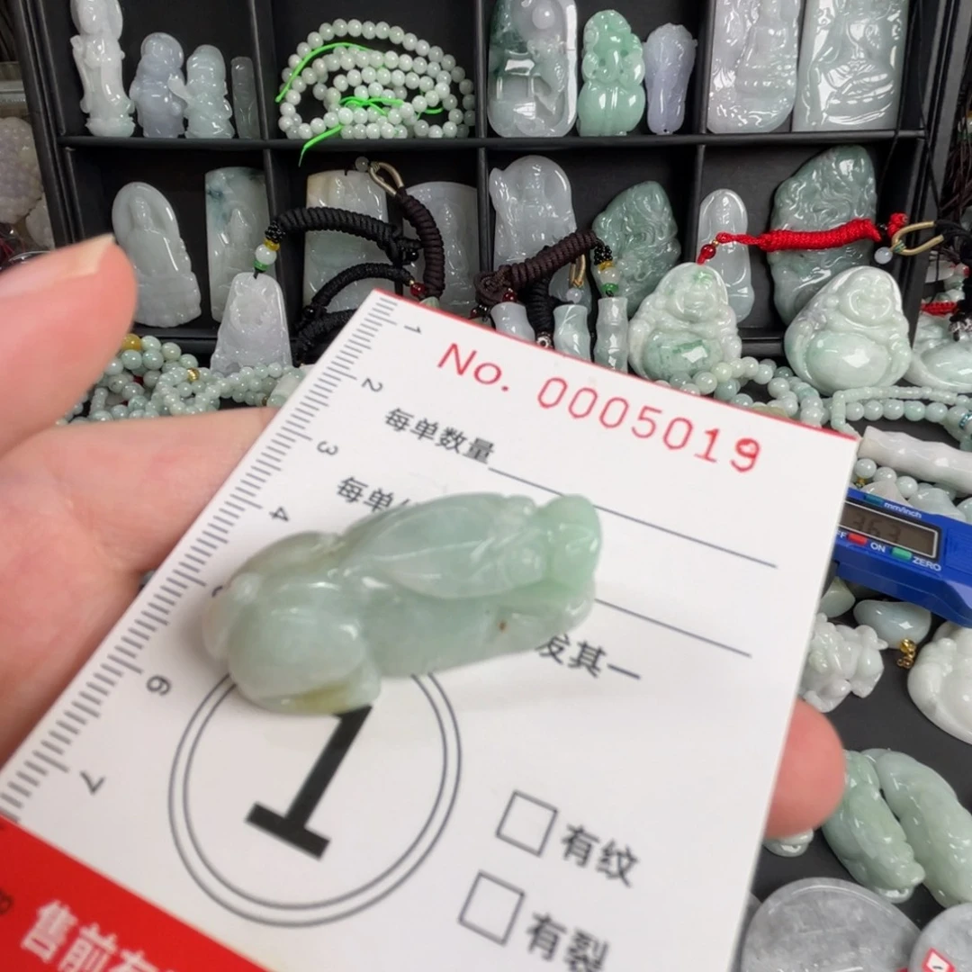 翡翠未镶嵌吊坠(不含链)微瑕