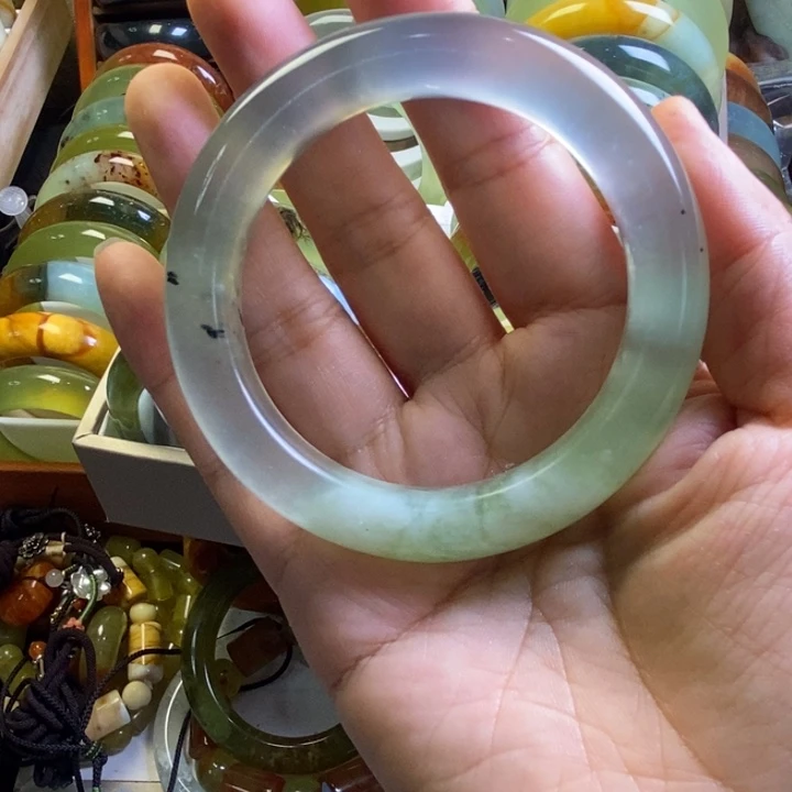 l***莉蛇纹石玉未镶嵌手镯