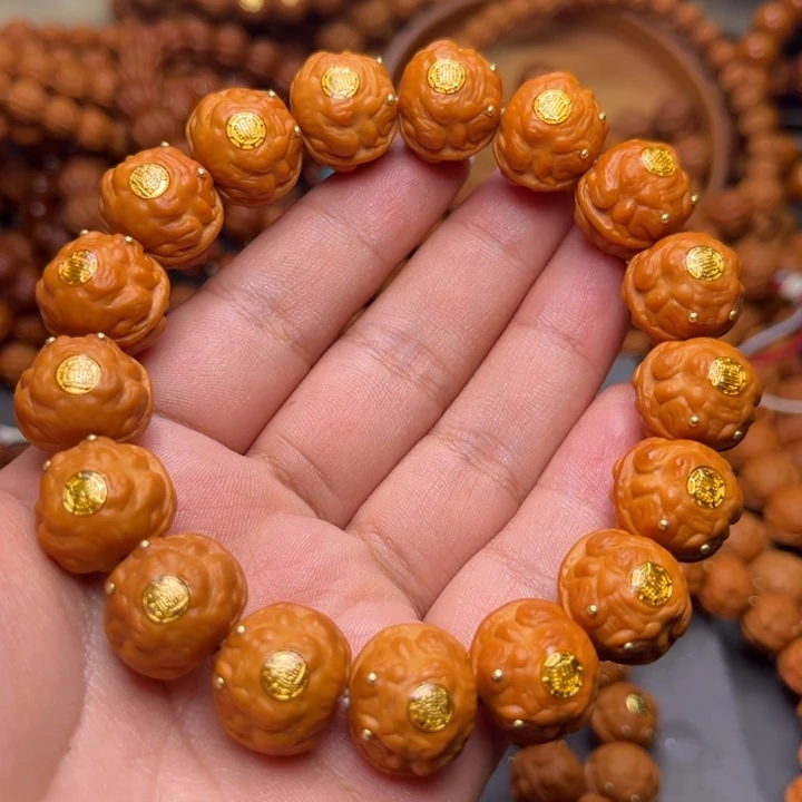 吊坠猴头核桃1.6金眼满标，万毛手套，文玩袋