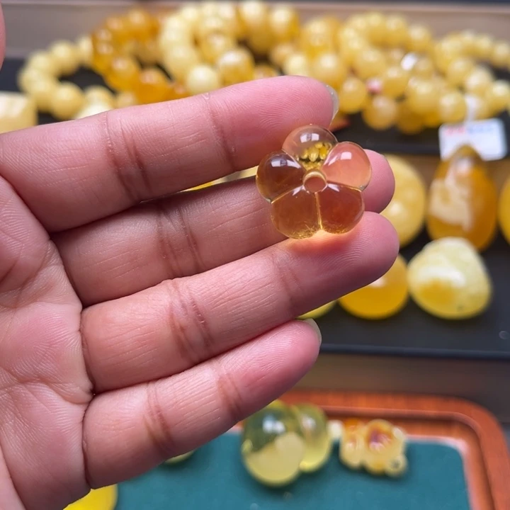琥珀未镶嵌珠宝奇石M271号金珀花花