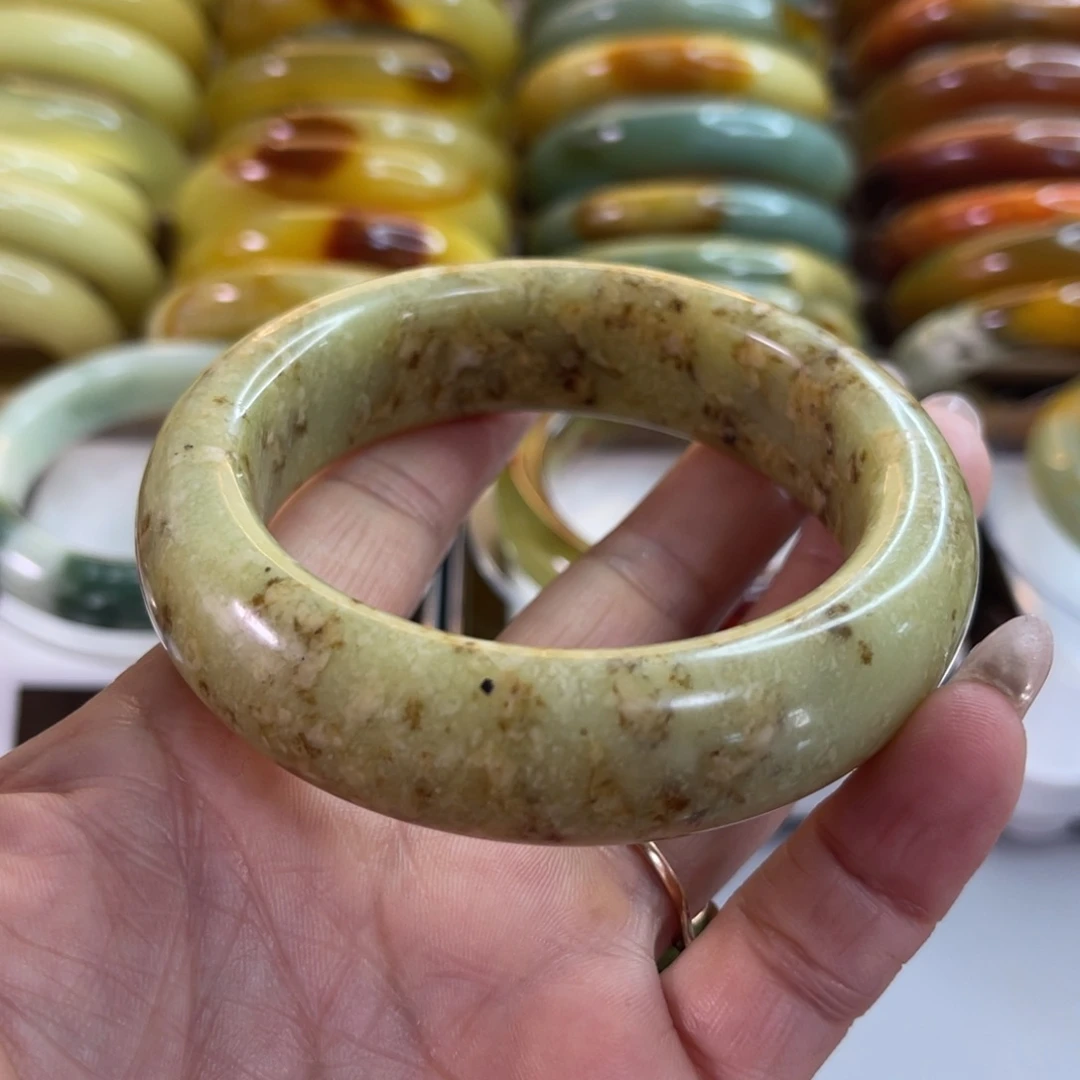 蛇纹石玉手镯未镶嵌