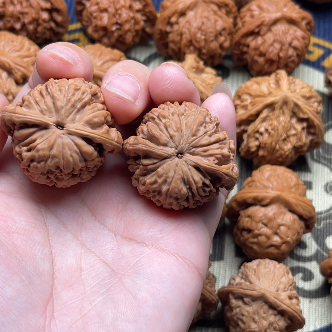 小***刘文玩核桃吊坠莲花36.5