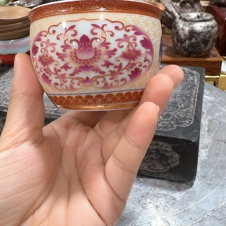 主人杯一个，瓷。。。品茗瓷