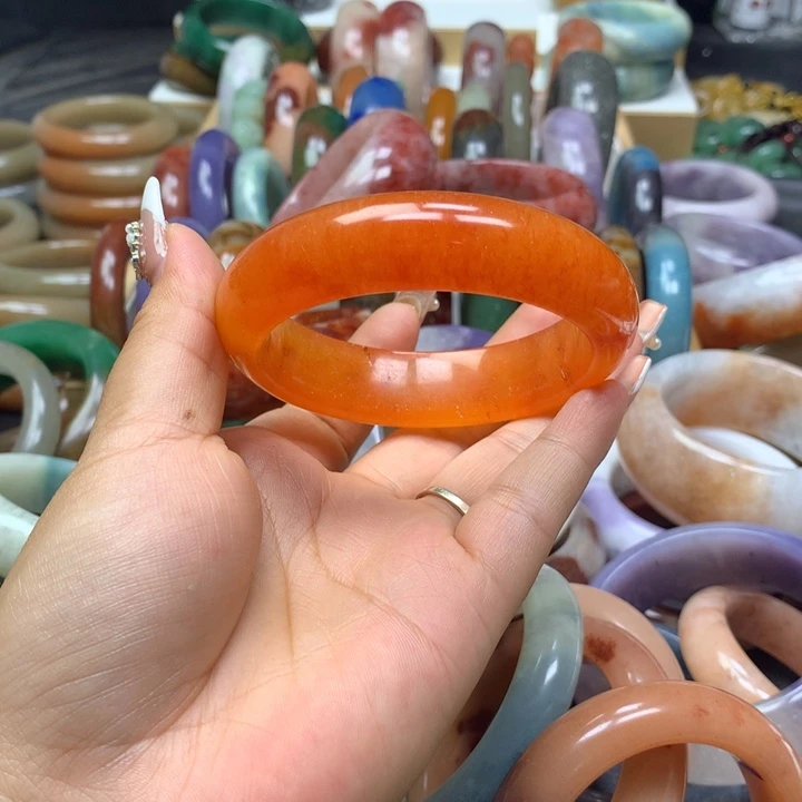 未镶嵌手镯石英质玉曾**过