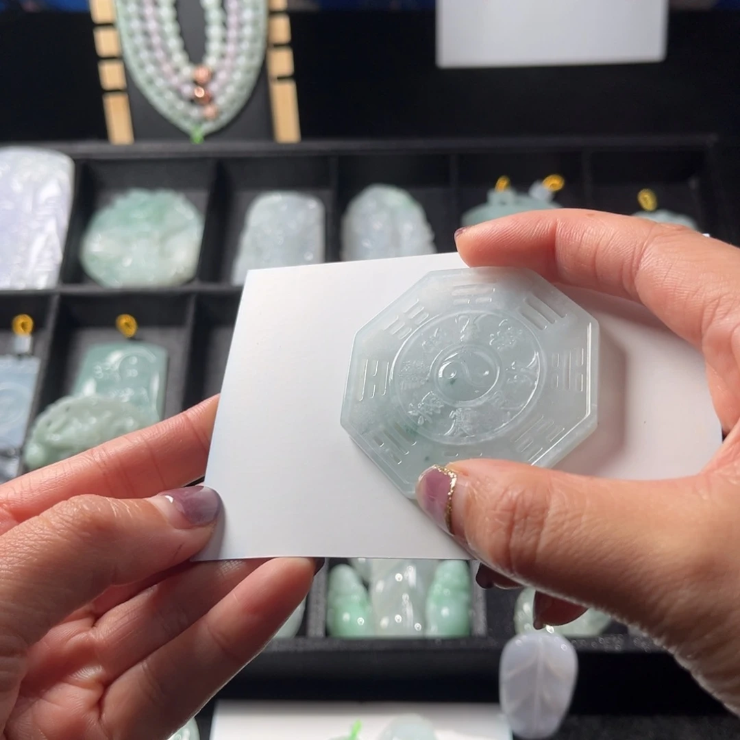 翡翠未镶嵌颈饰八卦挂件