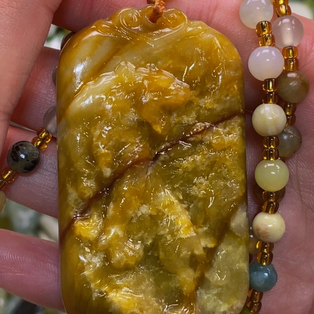 蛇纹石玉颈饰未镶嵌