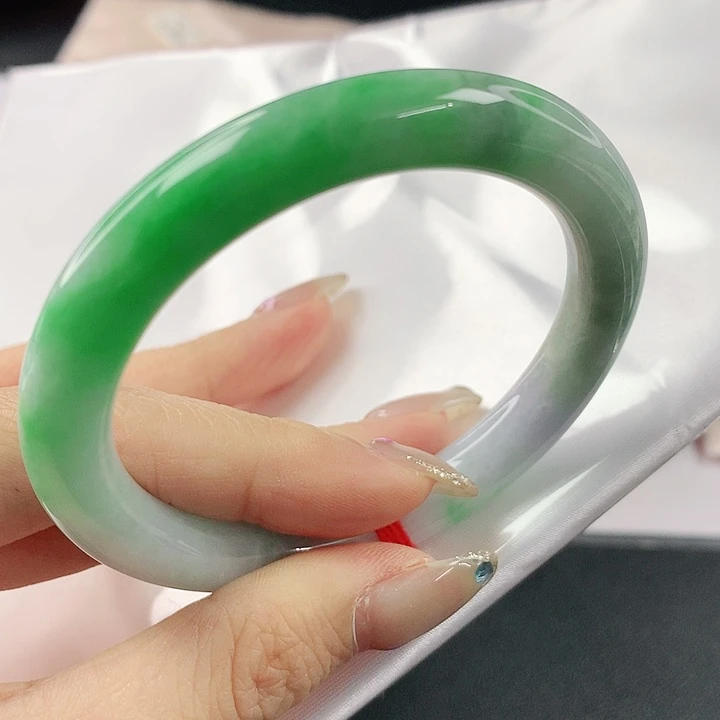 未镶嵌手镯翡翠，908