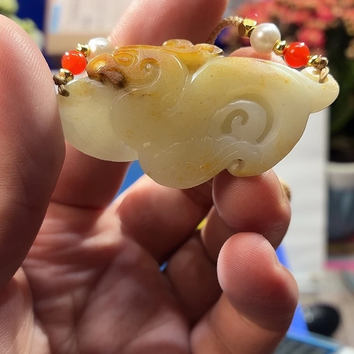 颈饰未镶嵌和田玉（糖玉）