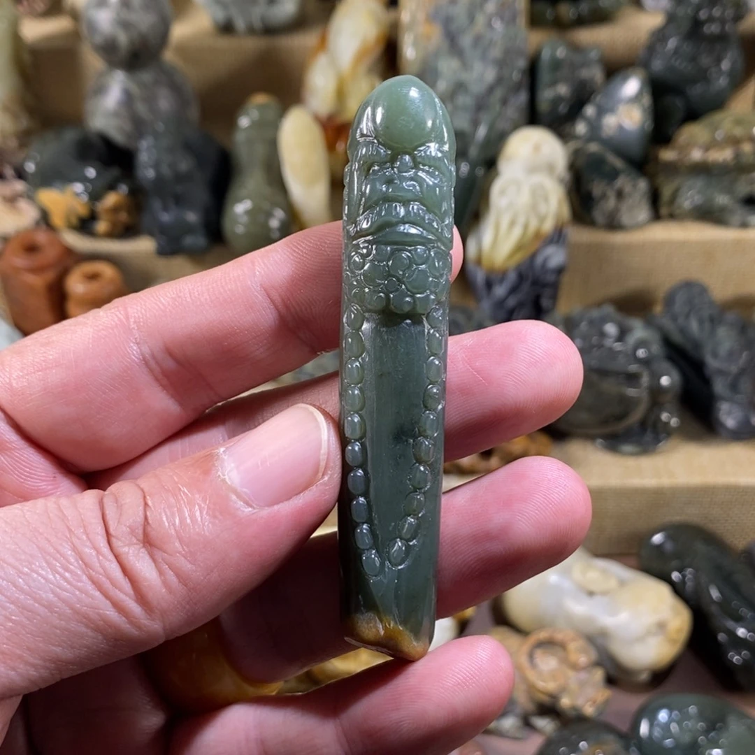 未镶嵌透闪石质玉挂件