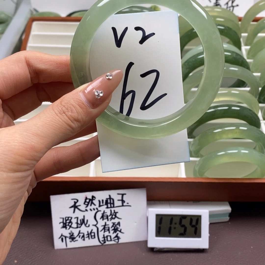 蛇纹石玉手镯未镶嵌