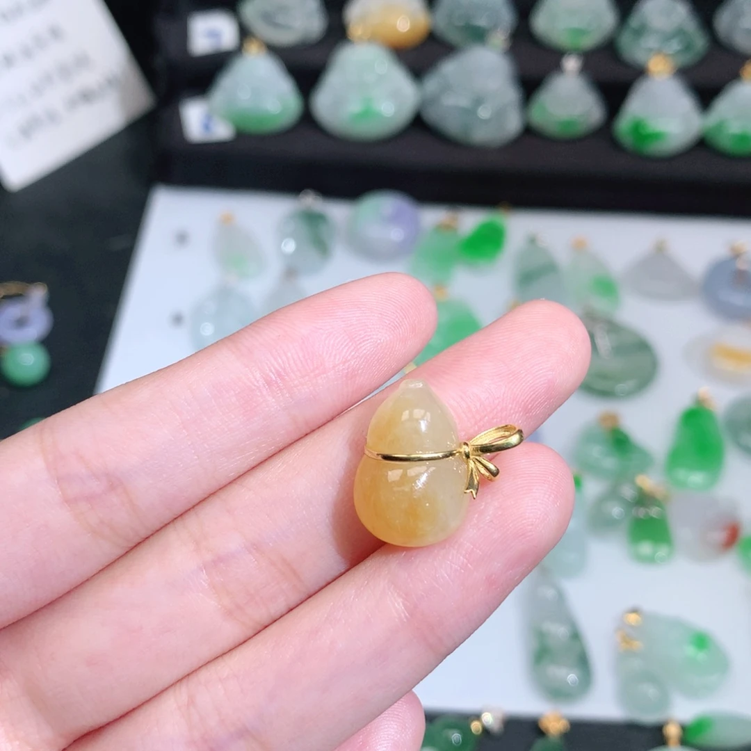 林***妹翡翠未镶嵌颈饰翡翠