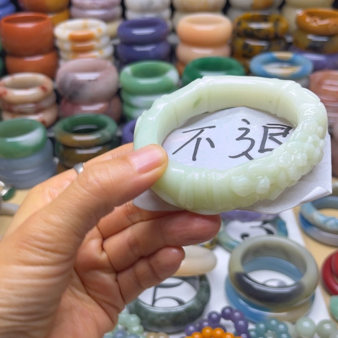 未镶嵌手镯石英质玉