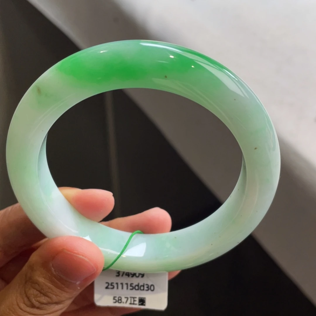 翡翠未镶嵌手镯白底青手镯