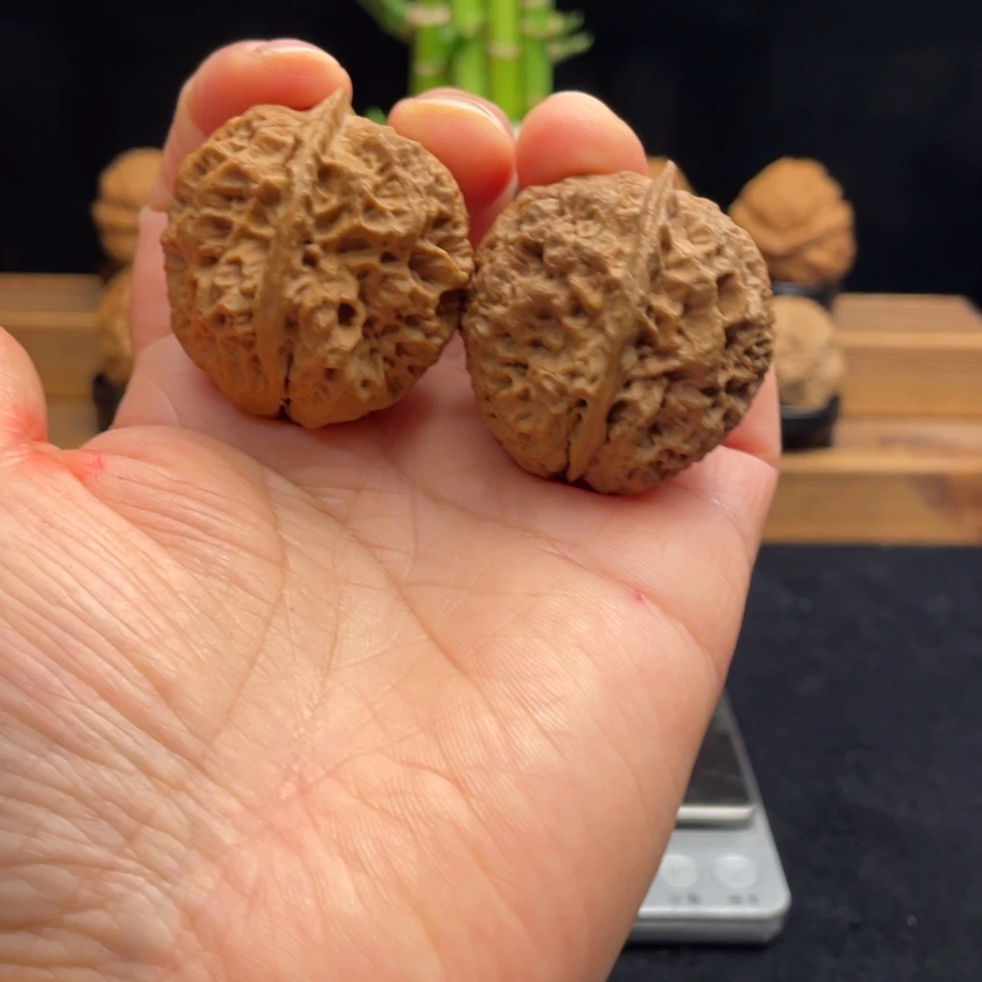 文玩核桃把件云南铁核桃48