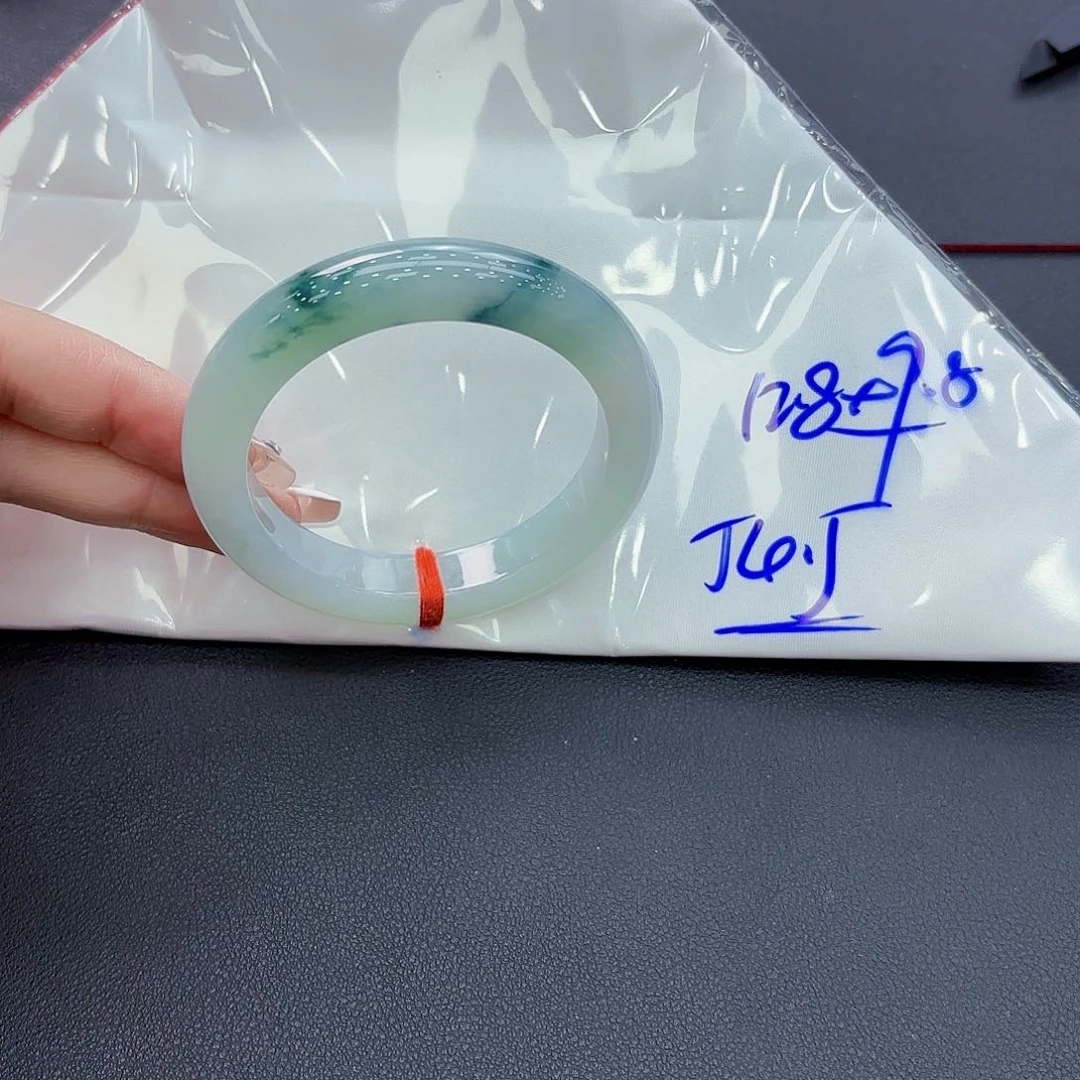翡翠手镯未镶嵌手镯