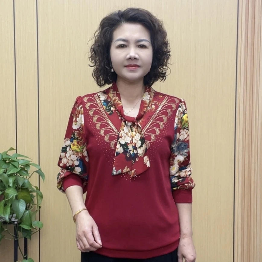 2025春季薄款百搭气质显瘦妈妈装洋气宽松长袖时尚中老年打底衫