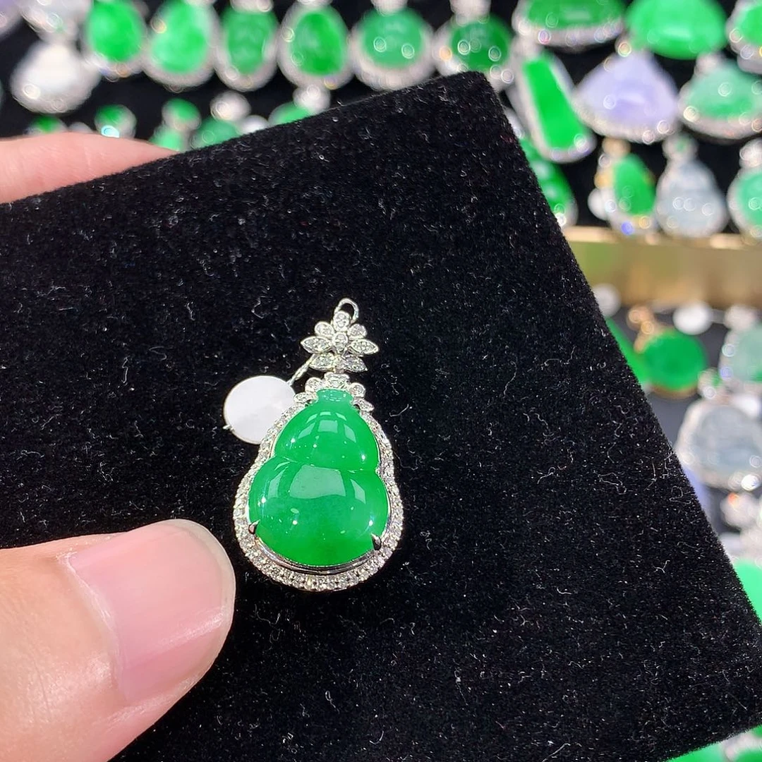 翡翠18K金镶嵌颈饰