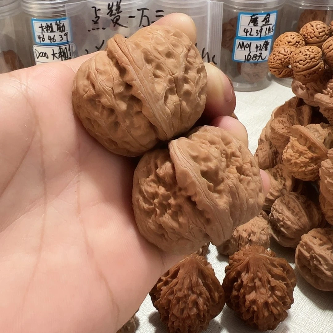 28号文玩核桃42尺平谷元宝