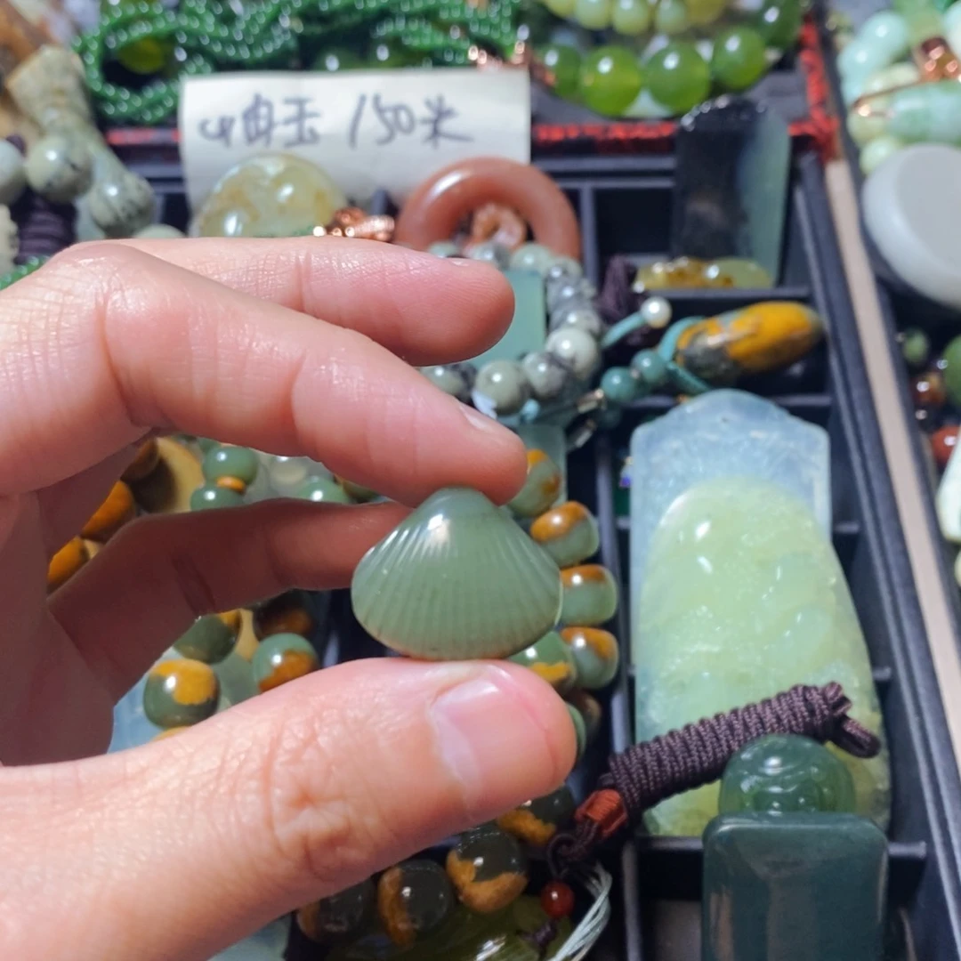 岫岩老玉（透闪石质玉）未镶嵌颈饰