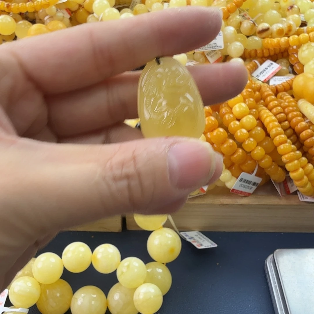 未镶嵌琥珀珠宝奇石